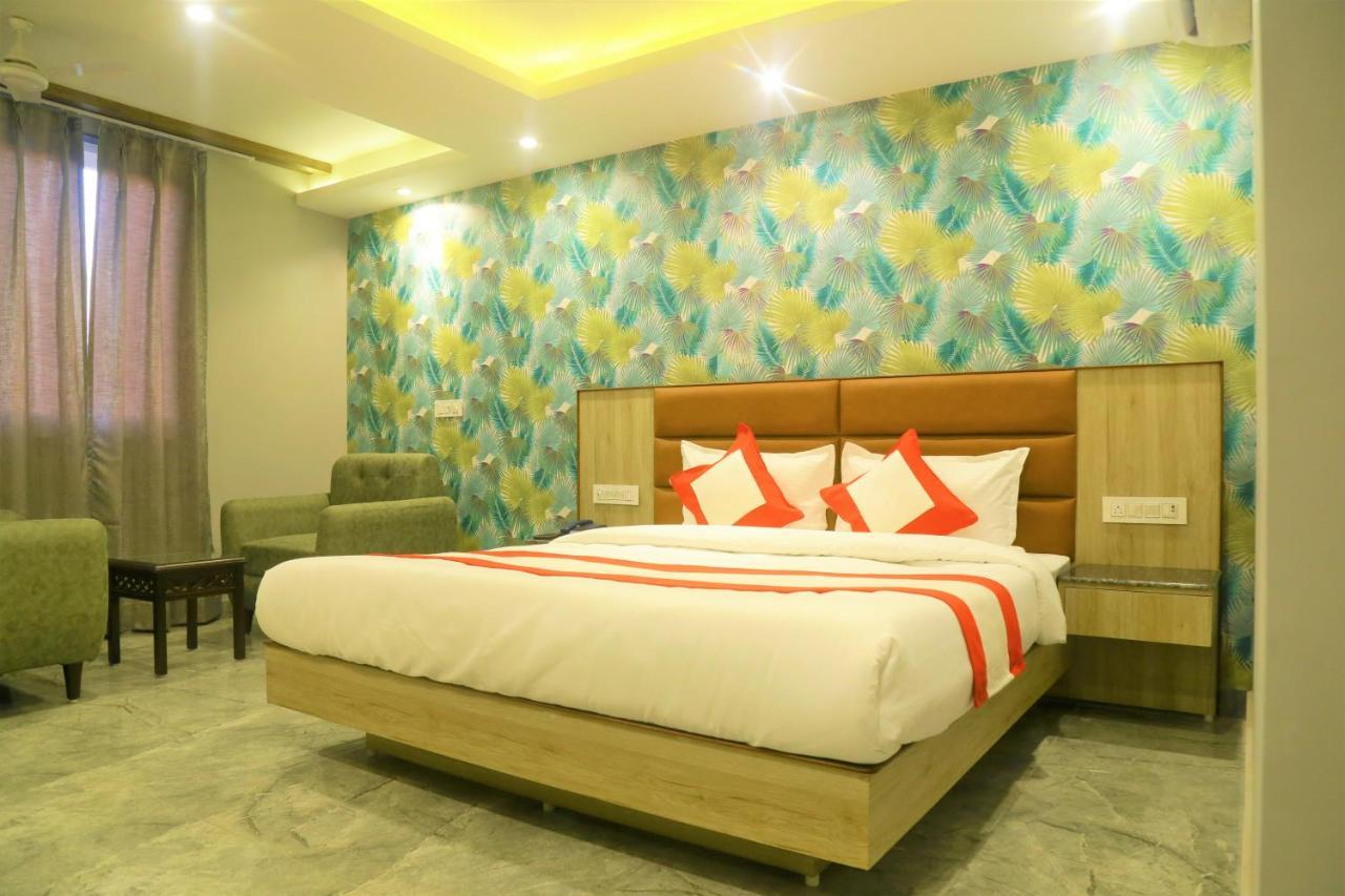 The Eleganza Hotel Jhajra Bagian luar foto