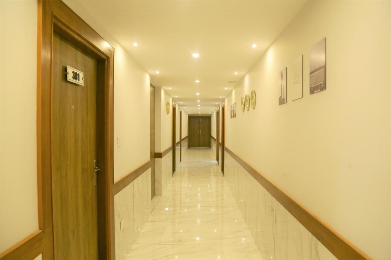 The Eleganza Hotel Jhajra Bagian luar foto