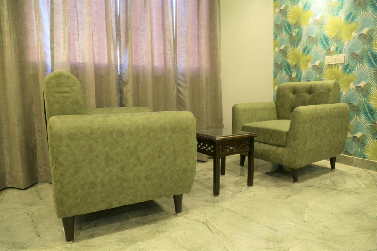 The Eleganza Hotel Jhajra Bagian luar foto