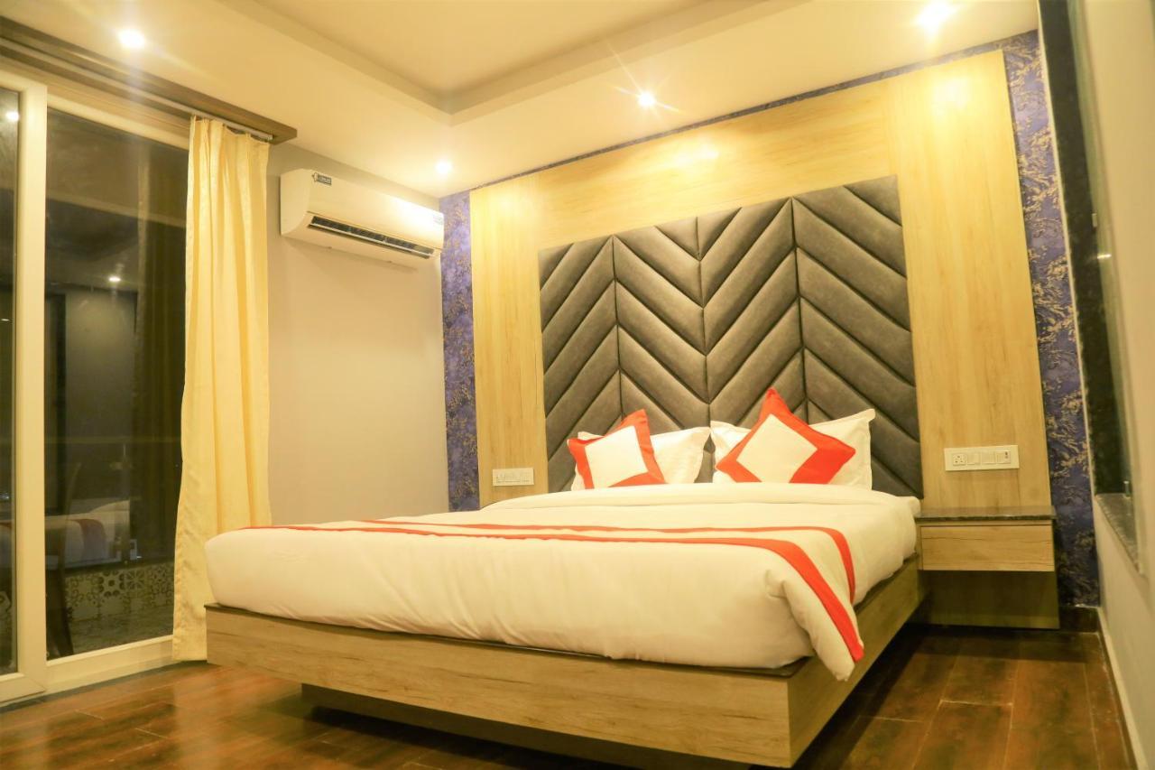 The Eleganza Hotel Jhajra Bagian luar foto