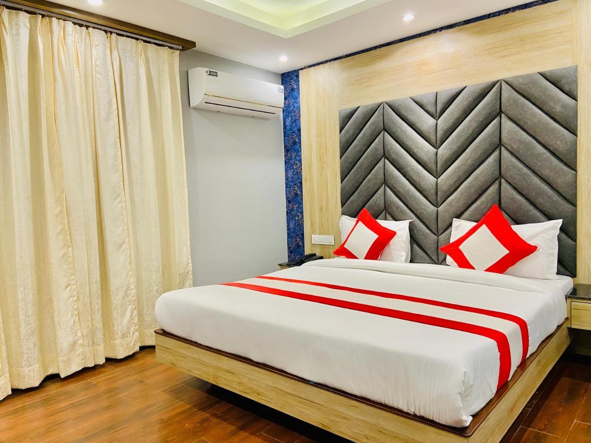 The Eleganza Hotel Jhajra Bagian luar foto