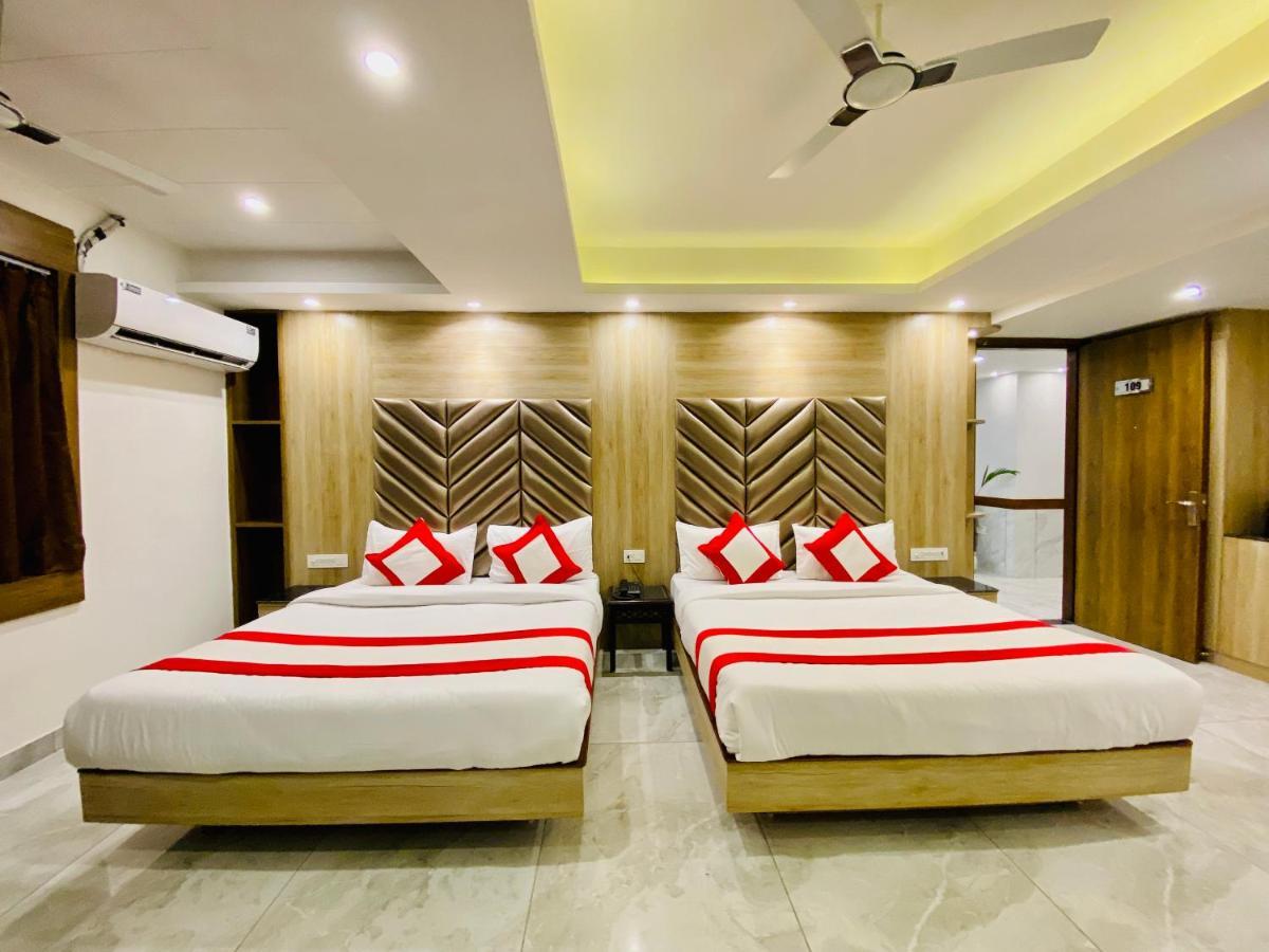 The Eleganza Hotel Jhajra Bagian luar foto