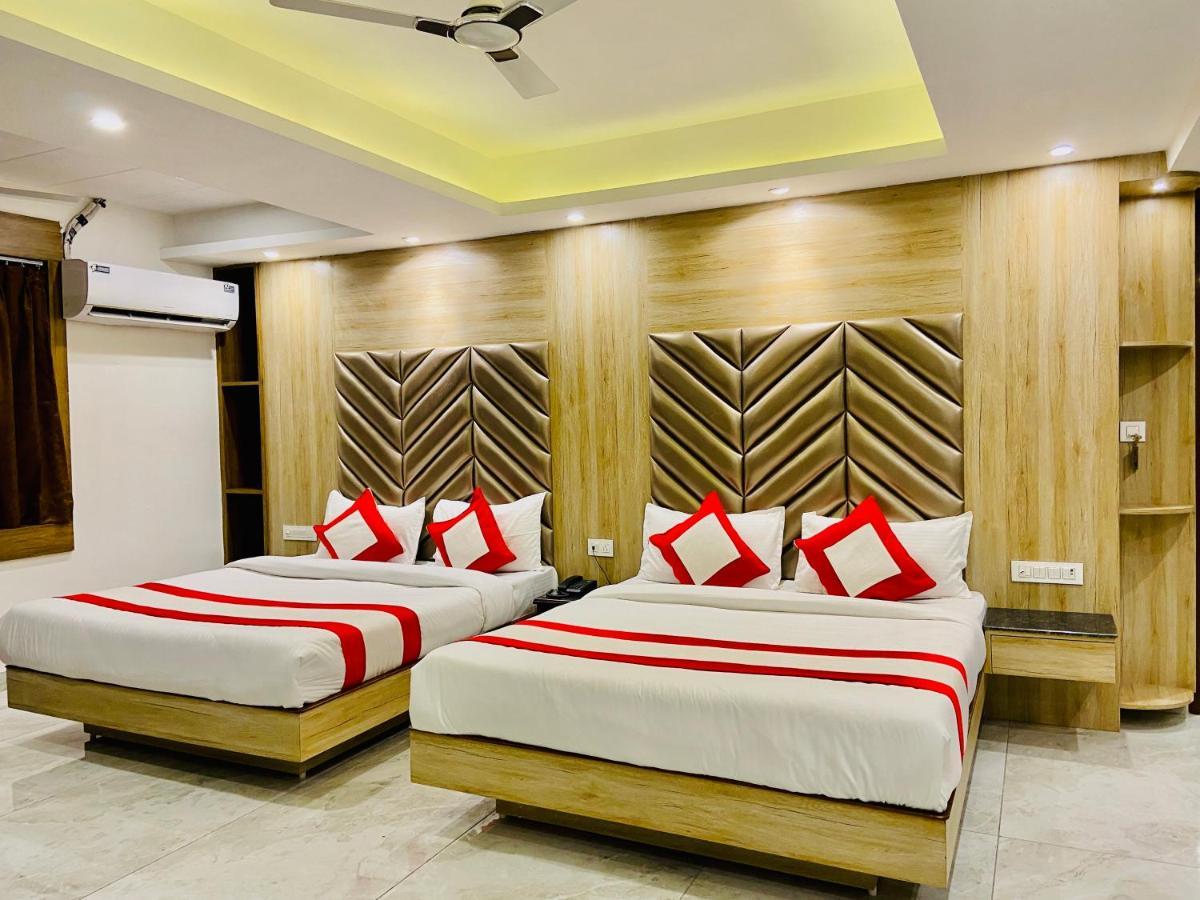 The Eleganza Hotel Jhajra Bagian luar foto