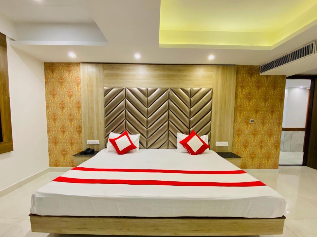 The Eleganza Hotel Jhajra Bagian luar foto