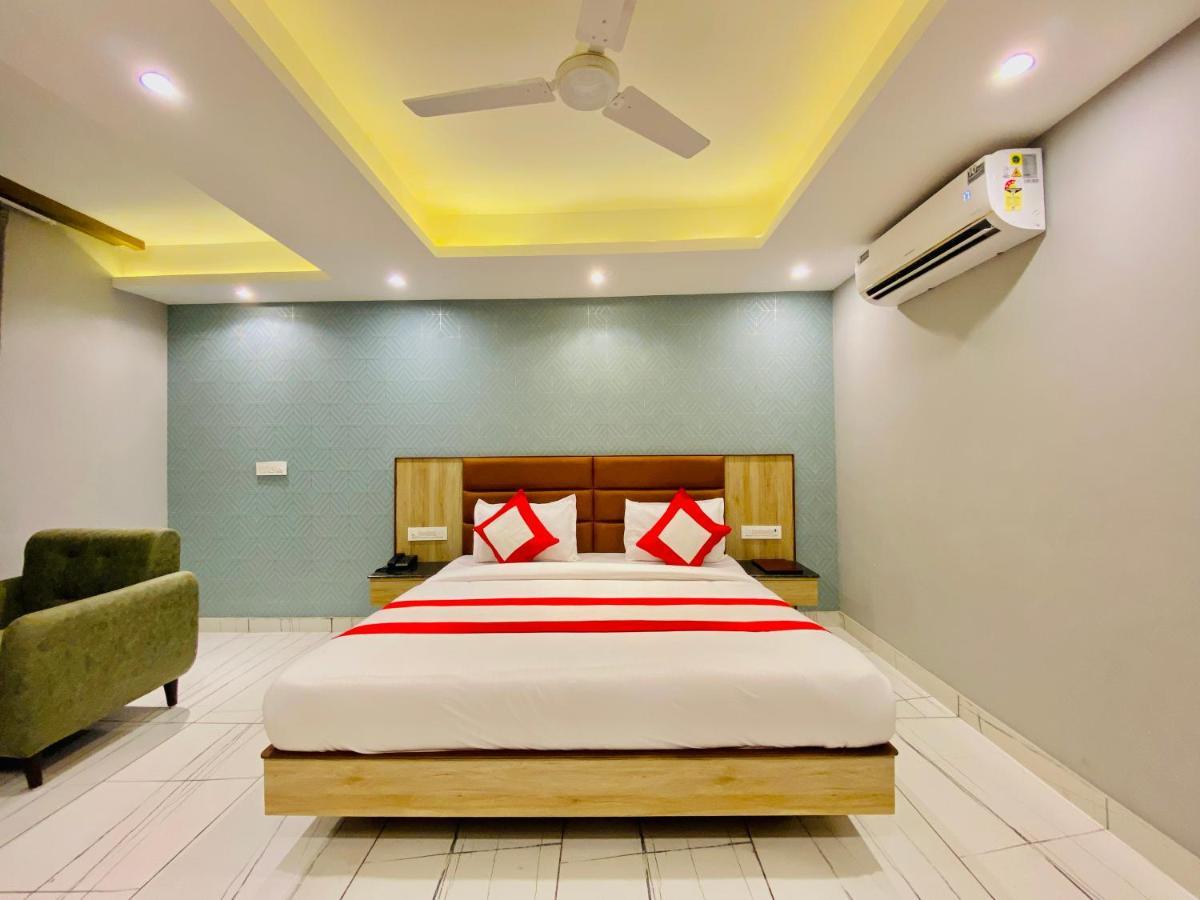 The Eleganza Hotel Jhajra Bagian luar foto