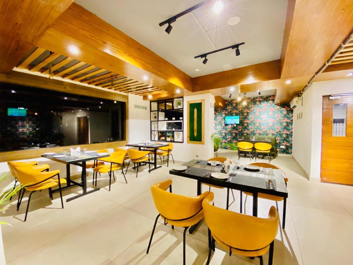 The Eleganza Hotel Jhajra Bagian luar foto