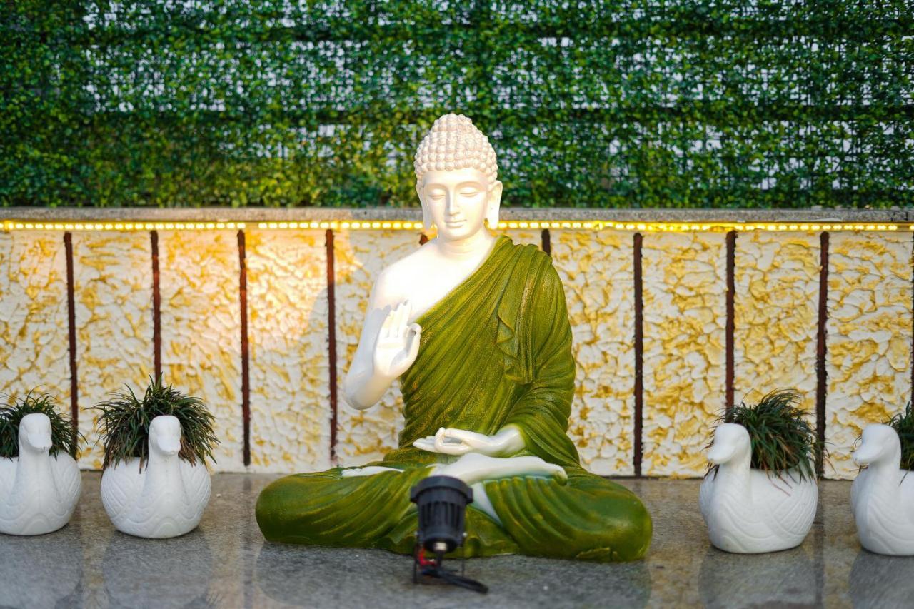 The Eleganza Hotel Jhajra Bagian luar foto