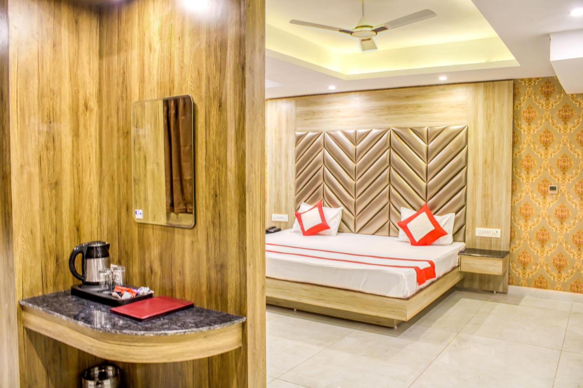 The Eleganza Hotel Jhajra Bagian luar foto