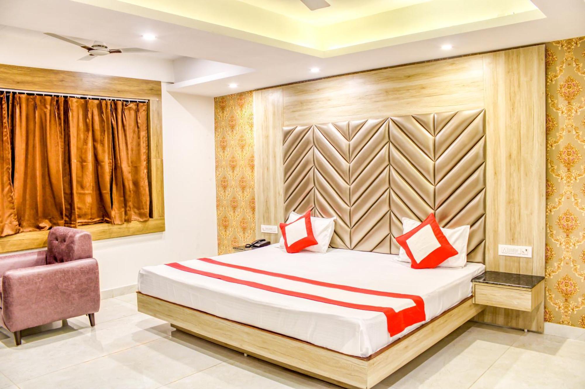 The Eleganza Hotel Jhajra Bagian luar foto