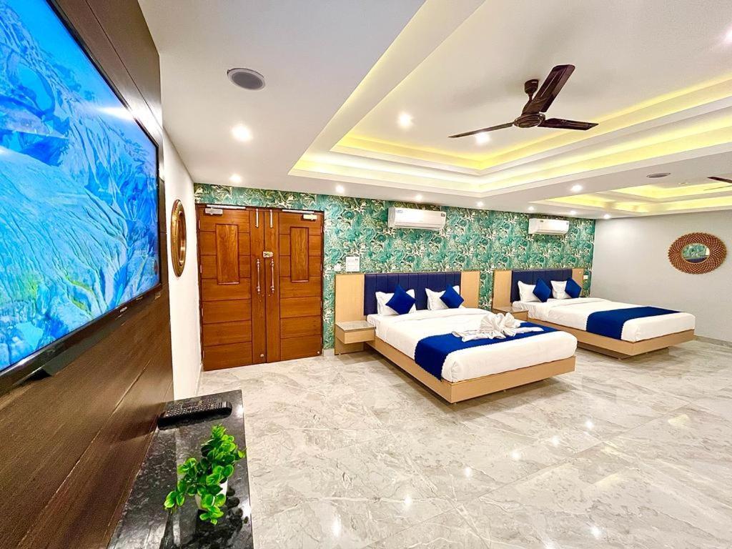 The Eleganza Hotel Jhajra Bagian luar foto